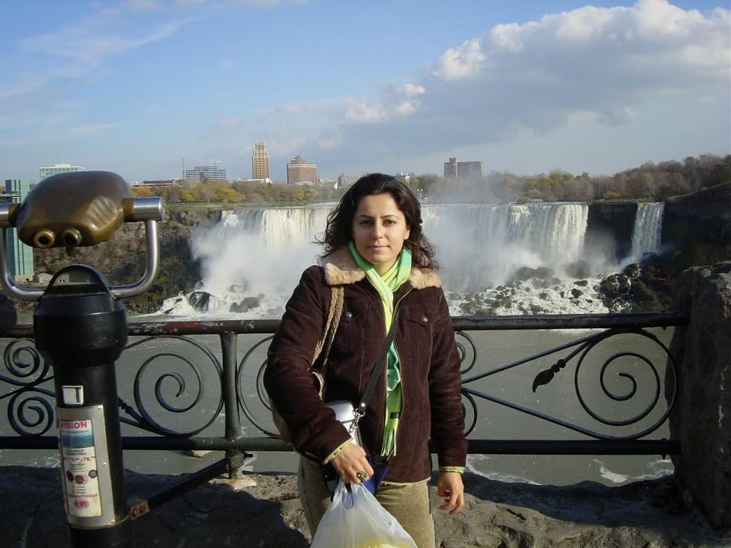 Randa El Zein standing in front of Niagra Falls 